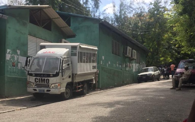 La FASCH sous les bottes… La FASCH sous les bottes…