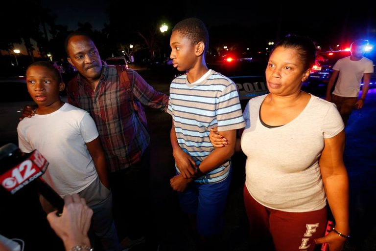 Un jeune Haïtien parmi les survivants aux États-Unis