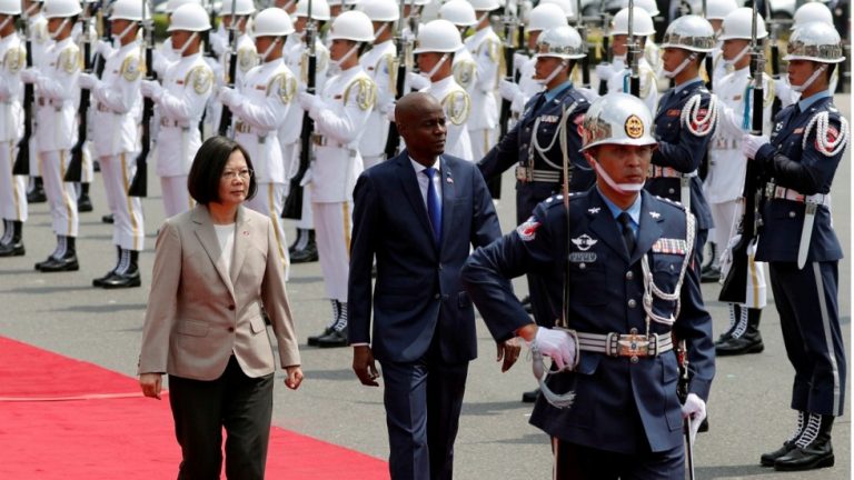 Au Taïwan Jovenel Moïse signe un accord qui éloigne Haïti de la Chine. Photo Taipei News