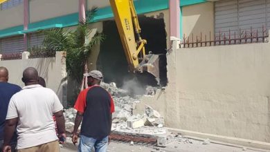 Cap Haitien Des citoyens furieux contre la démolition dune école