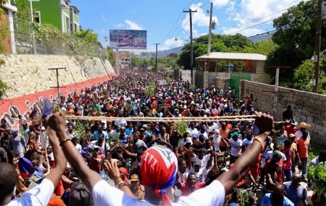 des dizaines de milliers dHaïtiens manifestent contre la corruption et pour la démission de Jovenel Moïse