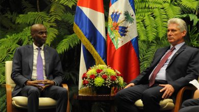Le président Haïtien Jovenel Moïse arrivé à Cuba en visite officielle avec son homologue le président des Conseils dÉtat et des ministres cubain Miguel Diaz Canel