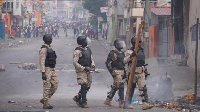 Des policiers lors d’une manifestation pour exiger la démission de Jovenel Moïse Photo Steven Aristil Loop Haiti