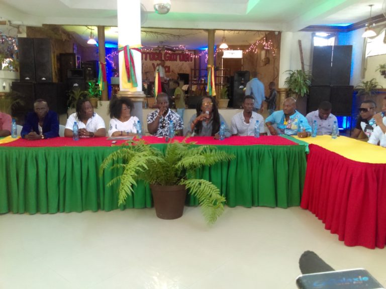 Des artistes exigent le carnaval contre vents et marées