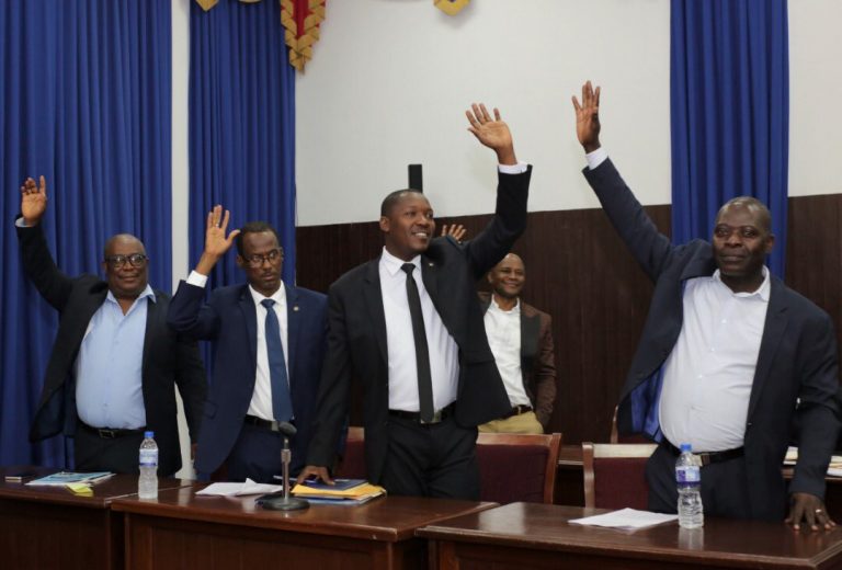 Les députés votent une proposition de loi fixant le salaire minimum entre 335 à 800 gourdes