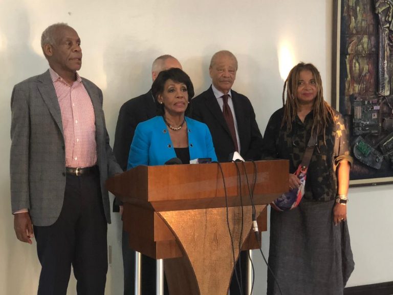 Maxine Waters «Les massacres sont intolérables inconcevables et doivent cesser» 1