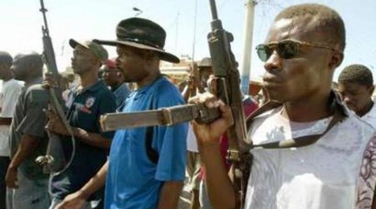 AABANDI1 credit Radio Vision 2000