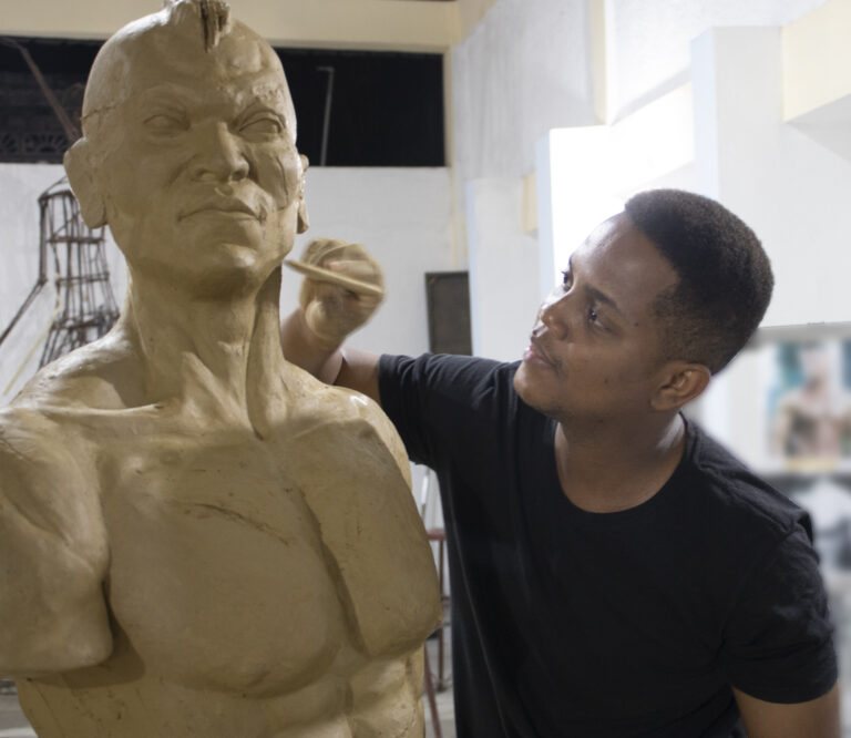 Haïti-Culture-Arts: à la rencontre de Mitchel Mompremier, artiste plasticien et graphiste designer