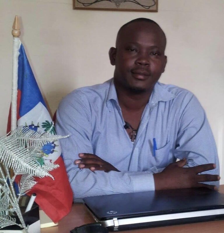 «Vers une nouvelle piste de réflexions et d’actions autour de la problématique politique, économique et sociale ayitienne.» «Vers une nouvelle piste de réflexions et d’actions autour de la problématique politique, économique et sociale ayitienne.»