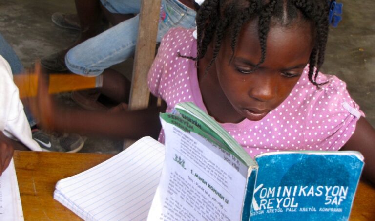 Promouvoir le créole haïtien ou nager à contre-courant? Promouvoir le créole haïtien ou nager à contre-courant?