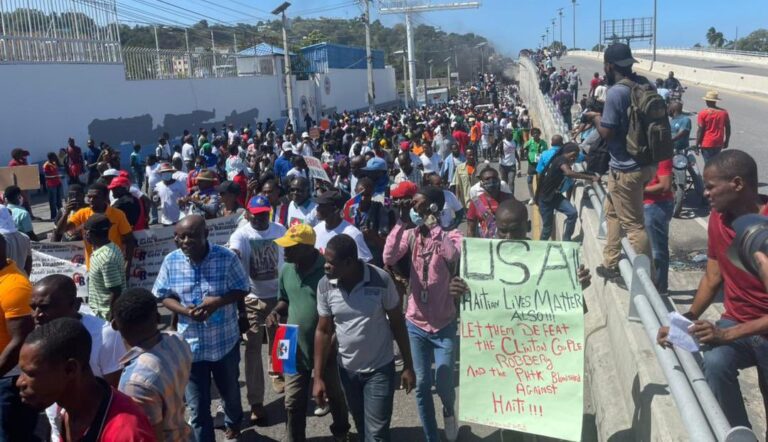 À bas la dictature !