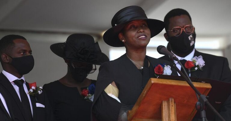 Martine Moïse badine, entre diversion et contradiction Martine Moïse badine, entre diversion et contradiction