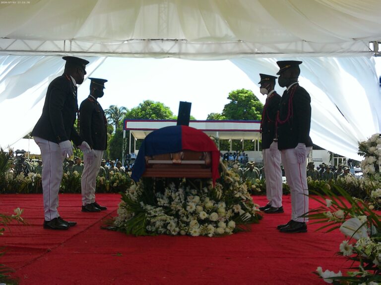 Haiti’s newsreel : Good bye President!