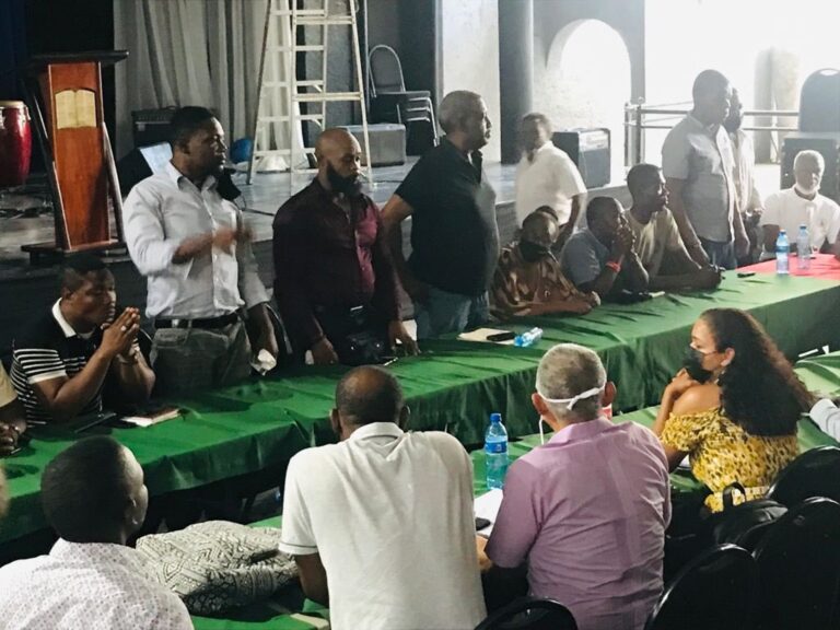 «Ces foutus vendus sans prix!»