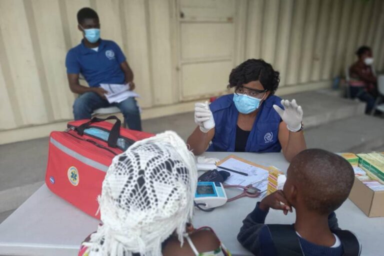 Bon gré, mal gré, les droits de l’homme sous les semelles