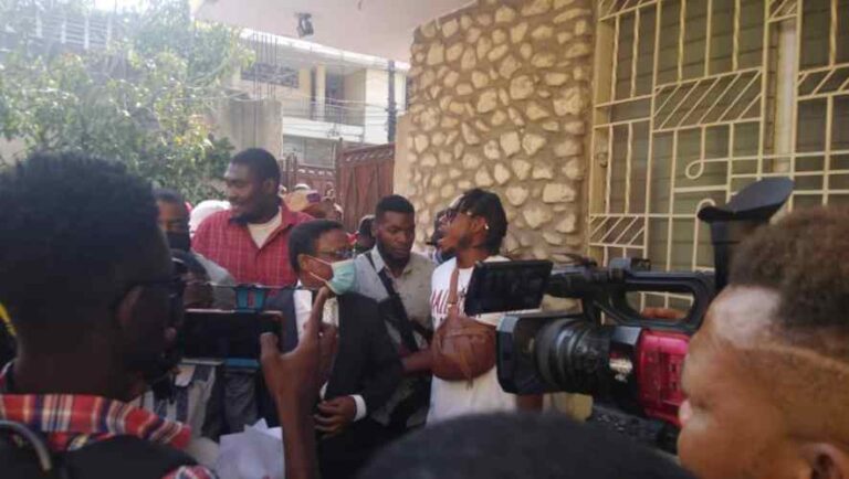 Ah, Politique, quand tu nous tiens !