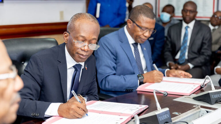 Élargissement des bons du trésor aux entreprises et aux particuliers <strong>Élargissement des bons du trésor aux entreprises et aux particuliers</strong>