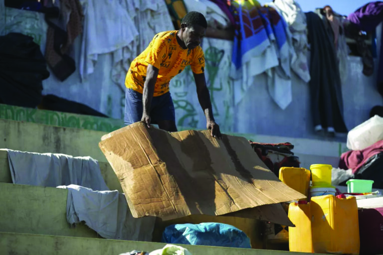 Expulsion des réfugiés internes de la Place Hugo Chavez