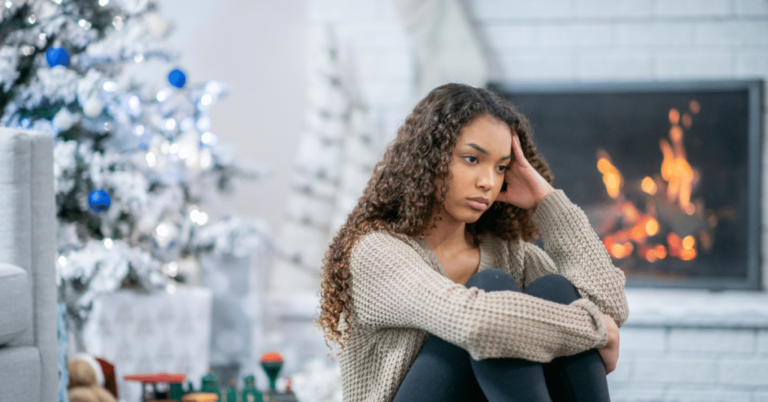 5 Façons de gérer votre santé mentale pendant les Fêtes, selon un thérapeute