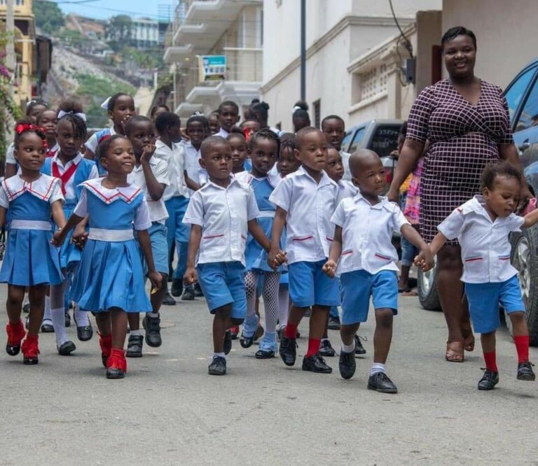 En Haïti : on chante encore : “j’ai du bon tabac”…