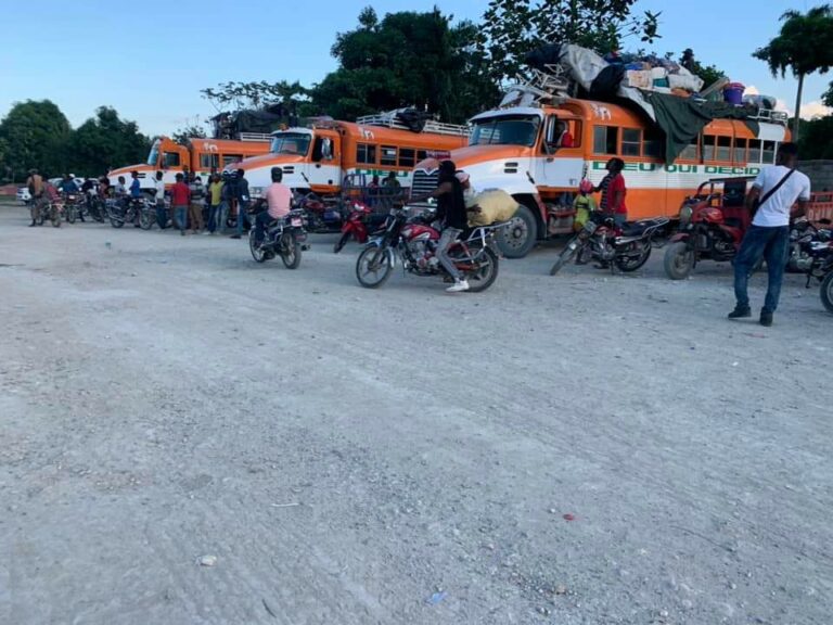 Attaque en mer, morts et prises d’otages