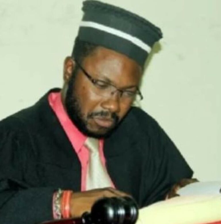 Défilé de mandats par le juge Al Duniel Dimanche