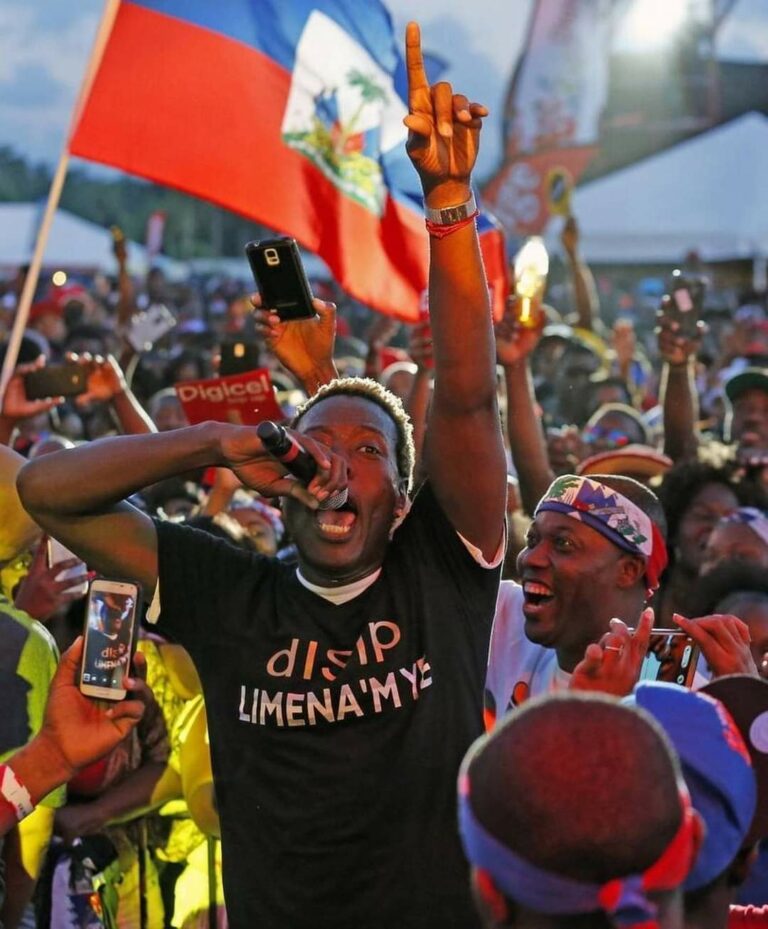 “Nostalgie du temps que nous n’avons pas vécu.” “Nostalgie du temps que nous n’avons pas vécu.”