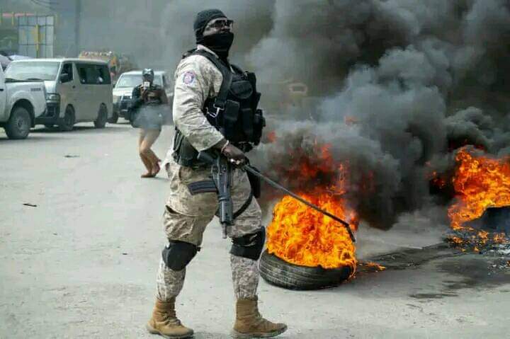 Ariel Henry, le premier ministre de facto, doit laisser le pouvoir Ariel Henry, le premier ministre de facto, doit laisser le pouvoir